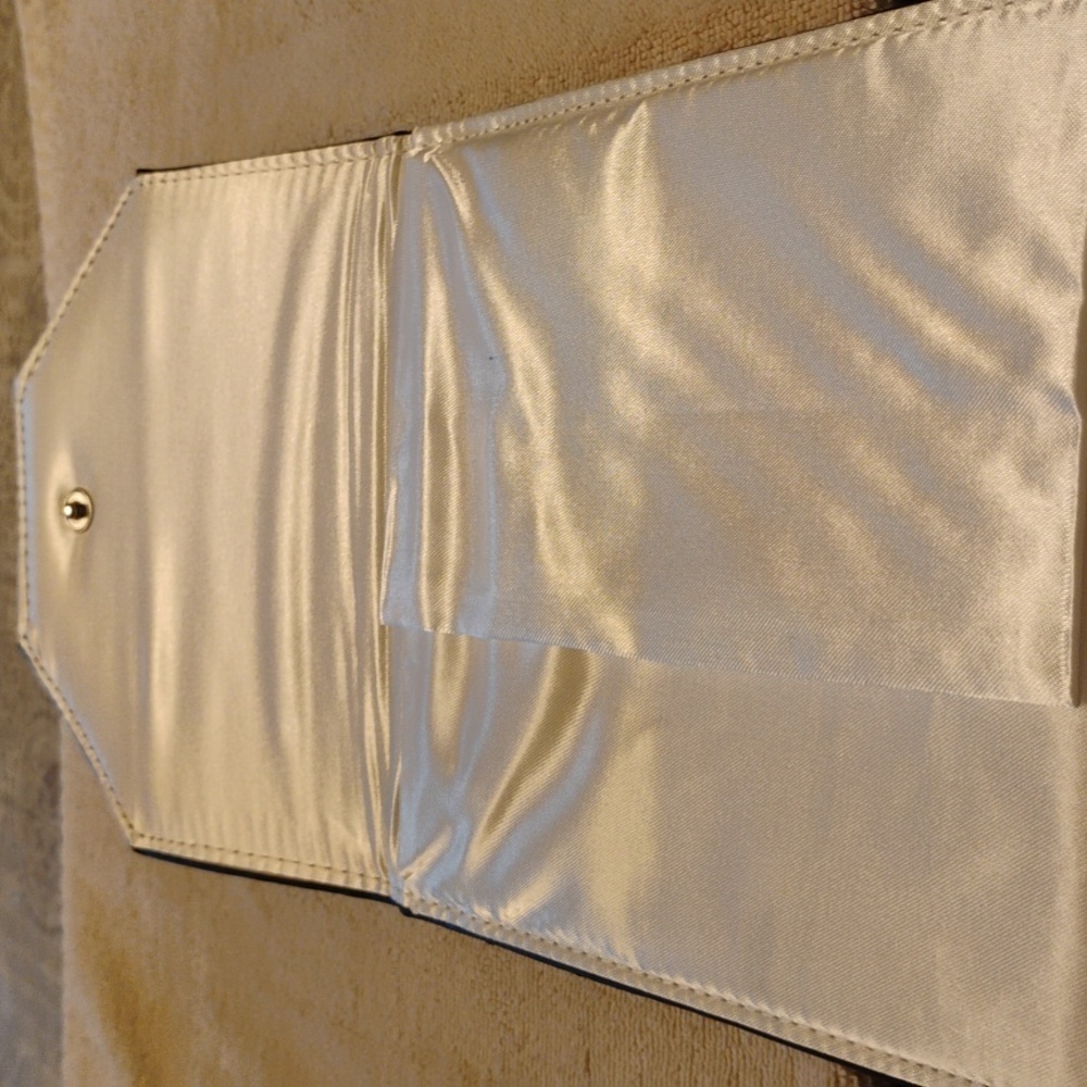 Necklace Case - Picture 3 of 11